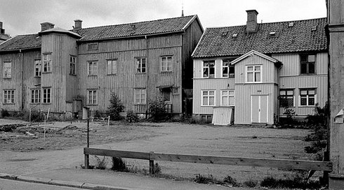 Baksidan av husen utmed Barnarpsgatan 1977
